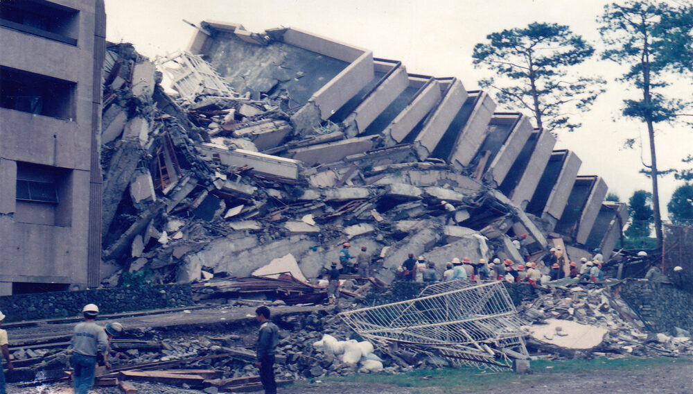 The collapsed Hyatt Terraces hotel in Baguio, 1990