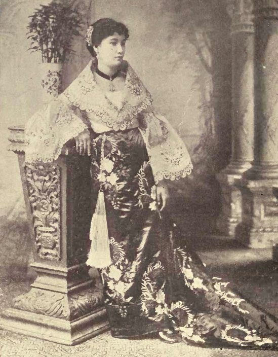 A Filipina photographed in 1899 wearing the traje de mestiza